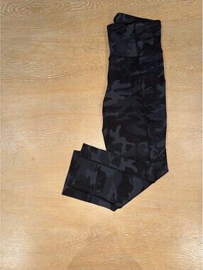 Lululemon Fast and Free Crop 19" Non-Reflective SIZE 4 Incognito Camo Multi Grey